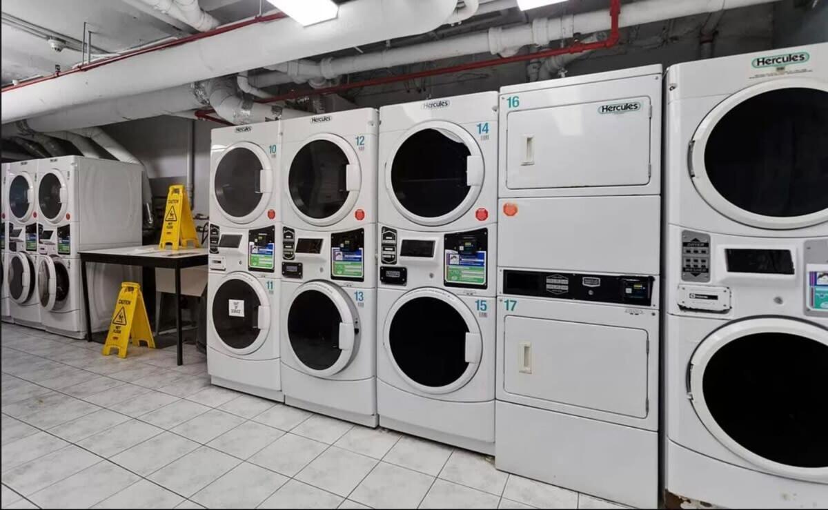 73-304 Newly Reno Uws Doorman Gym Laundry Appartamento